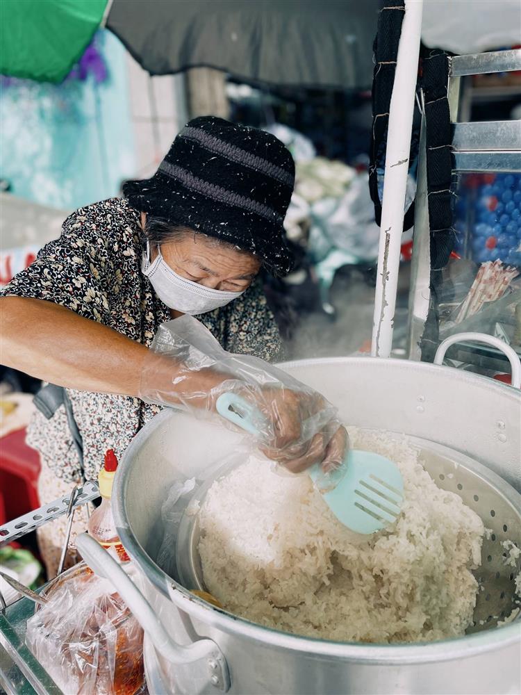 Giá xăng tăng cao kỷ lục và gánh nặng bão giá đè lên vai lao động nghèo ở TP.HCM: Đã khổ, nay khổ thêm!-7