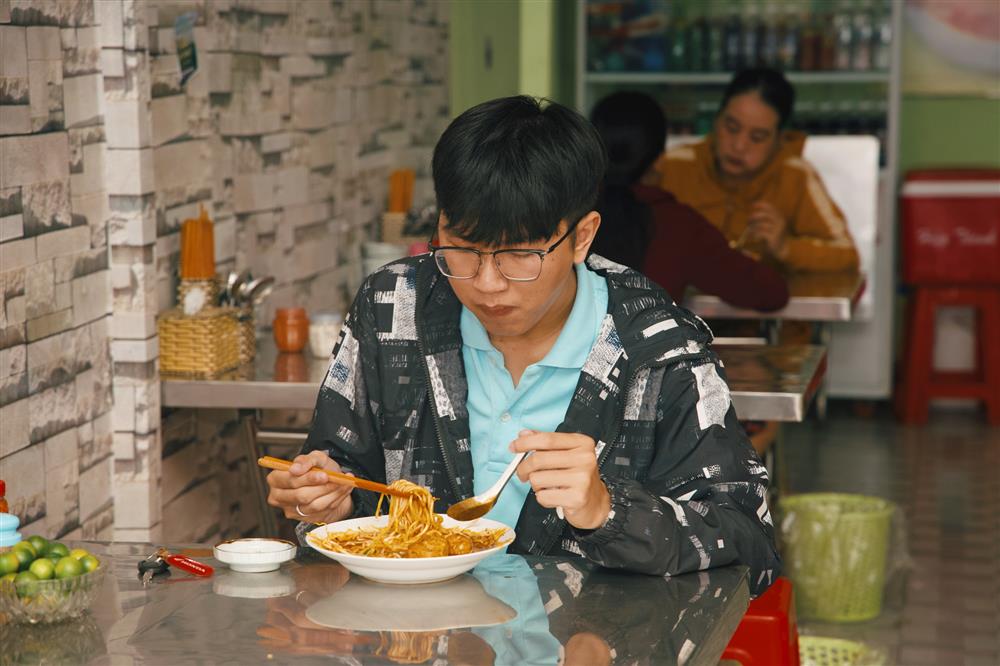 Giá xăng tăng cao kỷ lục và gánh nặng bão giá đè lên vai lao động nghèo ở TP.HCM: Đã khổ, nay khổ thêm!-11