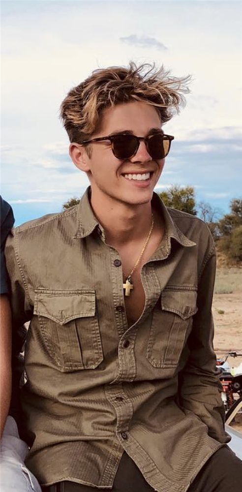 Cực phẩm hoàng tử Gen Z: Chàng hoàng tử của 2 quốc gia Hy Lạp - Đan Mạch, ông ngoại là tỷ phú Anh và ngoại hình chuẩn tài tử-2