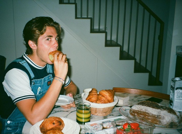 Cực phẩm hoàng tử Gen Z: Chàng hoàng tử của 2 quốc gia Hy Lạp - Đan Mạch, ông ngoại là tỷ phú Anh và ngoại hình chuẩn tài tử-5