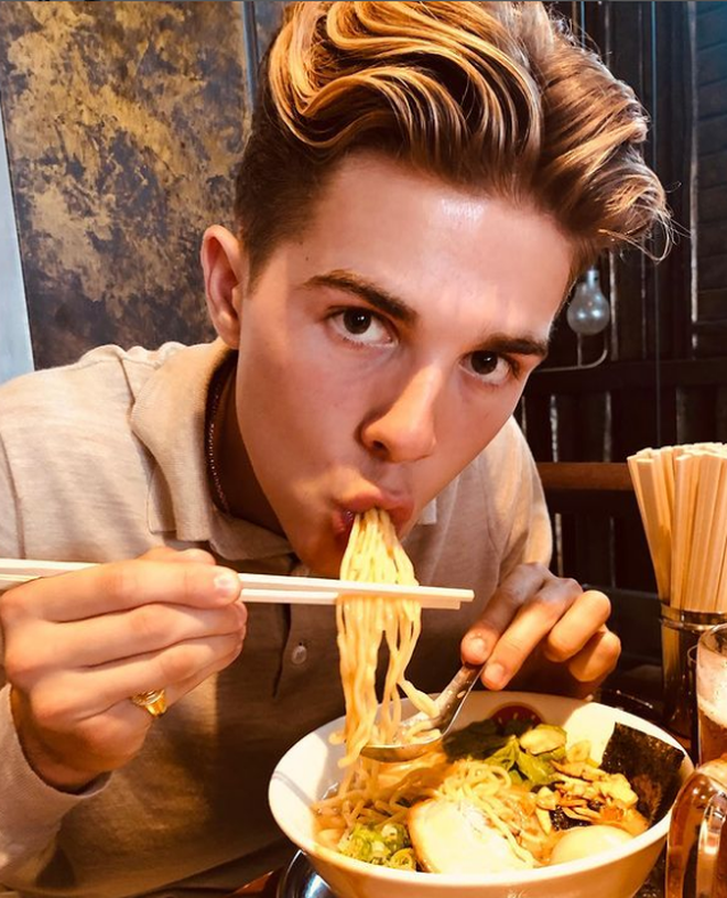 Cực phẩm hoàng tử Gen Z: Chàng hoàng tử của 2 quốc gia Hy Lạp - Đan Mạch, ông ngoại là tỷ phú Anh và ngoại hình chuẩn tài tử-13