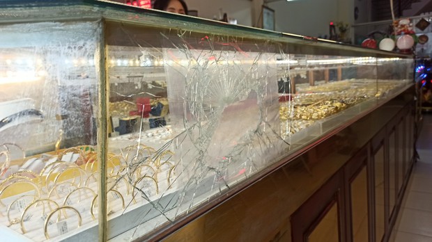 Bắt nam thanh niên cướp tiệm vàng ở TP.HCM sau 3h gây án: Cướp vàng bán lấy tiền chơi game-4