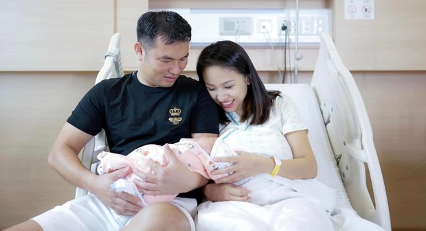 Vân Hugo hạ sinh con đầu lòng với ông xã doanh nhân-1