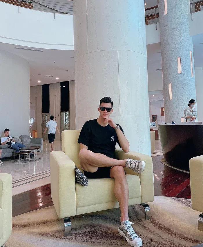 Tiến Linh toàn mặc đồ hiệu-6