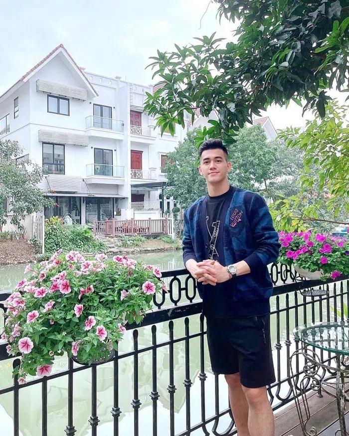 Tiến Linh toàn mặc đồ hiệu-9