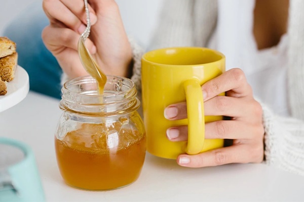 Nước mật ong tốt cho sức khỏe, giúp giảm cân nhưng hầu hết chị em đều uống sai thời điểm làm phản tác dụng, tấn công hệ tiêu hóa, gây bệnh dạ dày và thận-2