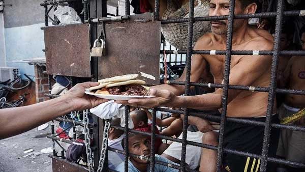 Chế độ sinh hoạt rùng rợn ở nhà tù Kamiti-3