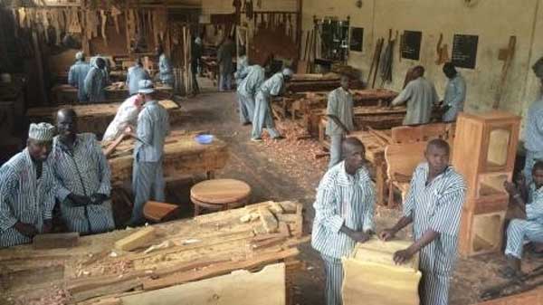 Chế độ sinh hoạt rùng rợn ở nhà tù Kamiti-4