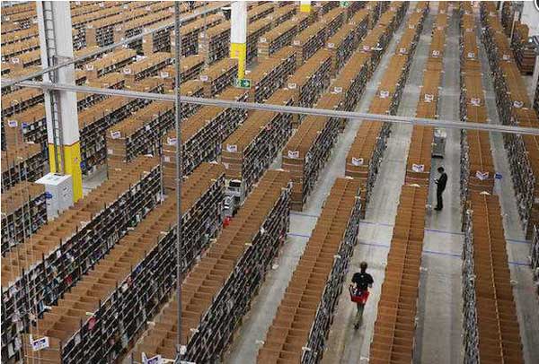 Góc khuất của Amazon: Nhân viên bị máy móc giám sát đến mức phải đi tiểu vào chai, chỉ cần ngơi tay máy sẽ rung chuông báo động vì Jeff Bezos tin rằng ai rồi cũng lười thôi-3