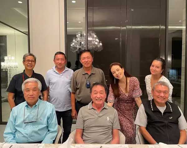 Madam Pang - nữ tỷ phú gây sốt CĐM vì quá chất, chi tiền khủng để nâng tầm bóng đá Thái Lan: Hậu duệ gia tộc sở hữu 117 tỷ USD, bén duyên với thể thao nhờ suýt... mù-4