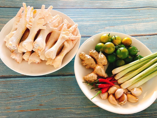 Bỏ túi 2 cách làm chân gà sả tắc chua cay, thấm vị, càng ăn càng nghiền-1