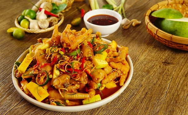 Bỏ túi 2 cách làm chân gà sả tắc chua cay, thấm vị, càng ăn càng nghiền-4