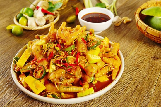Bỏ túi 2 cách làm chân gà sả tắc chua cay, thấm vị, càng ăn càng nghiền