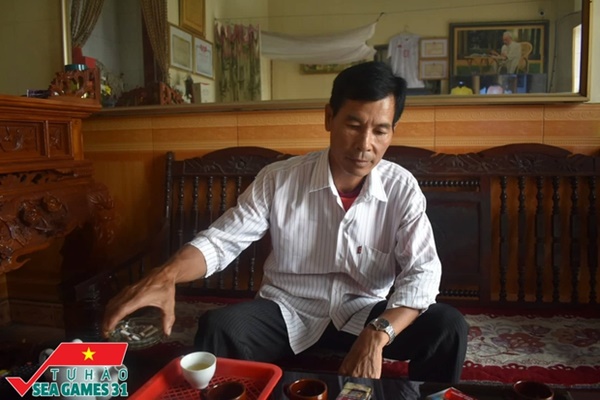 Về quê nhà thăm bố mẹ cầu thủ Nhâm Mạnh Dũng, cùng nghe kể về thời học giỏi của người hùng SEA Games 31-5