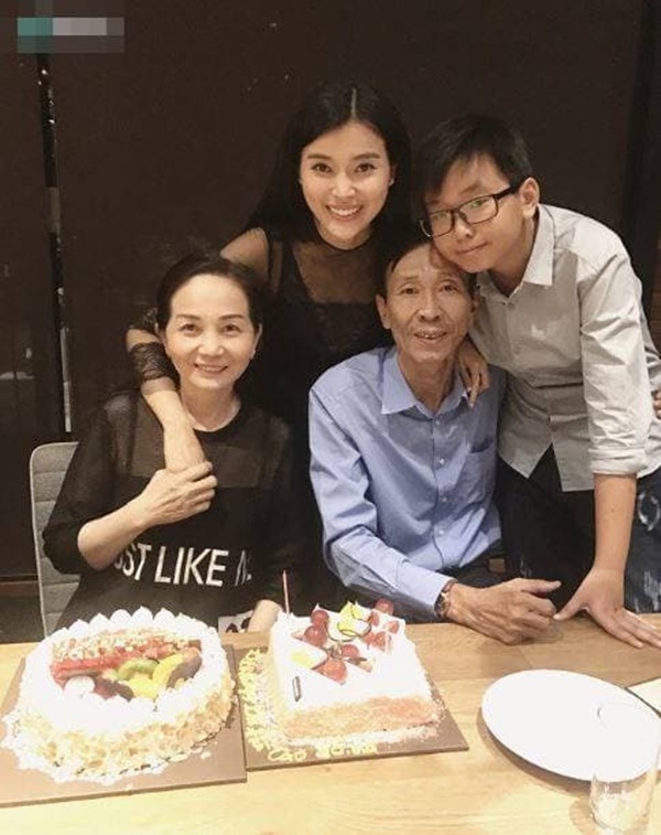 Cao Thái Hà chia sẻ mong kiếp sau được kết duyên vợ chồng với ba, dân tình ngỡ ngàng: Riết chị nói khùng nói điên gì đâu à-6