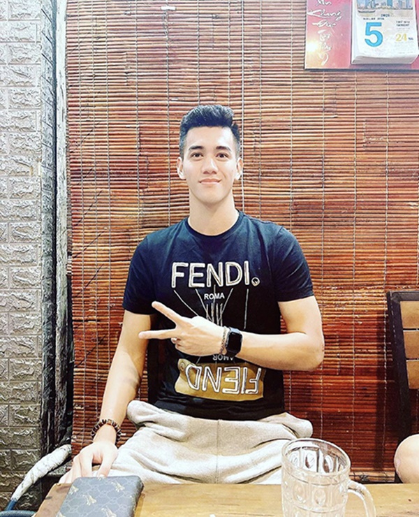 Cái tên cực hot của U23 Việt Nam: Bên ngoài giản dị, bên trong giàu ngầm”, soán ngôi cả Quang Hải trong đường đua hàng hiệu, 25 tuổi đã sở hữu cơ ngơi và xế hộp bạc tỷ-5