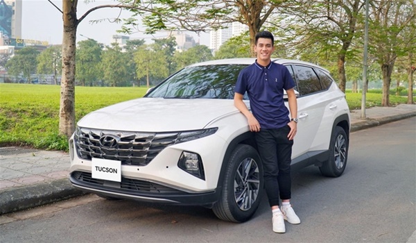 Cái tên cực hot của U23 Việt Nam: Bên ngoài giản dị, bên trong giàu ngầm”, soán ngôi cả Quang Hải trong đường đua hàng hiệu, 25 tuổi đã sở hữu cơ ngơi và xế hộp bạc tỷ-7