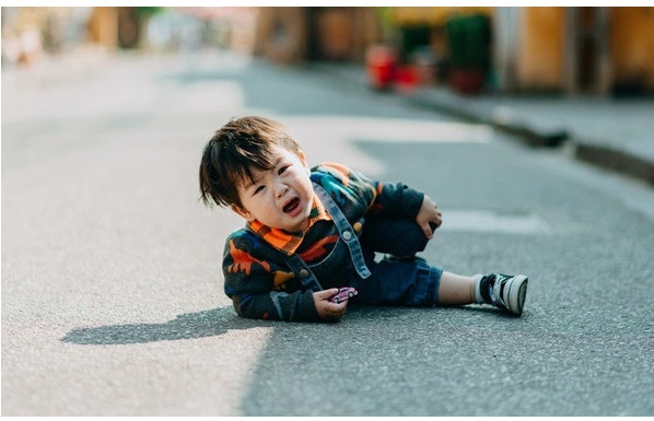 Yêu con đến mấy cha mẹ vẫn nên để trẻ trải qua những đau khổ này, có như vậy mới nên người!-1