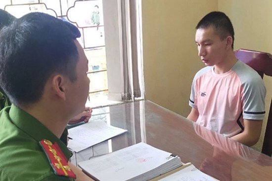 Nam sinh viên bị bắt giam vì trộm tiền trong tài khoản của bố