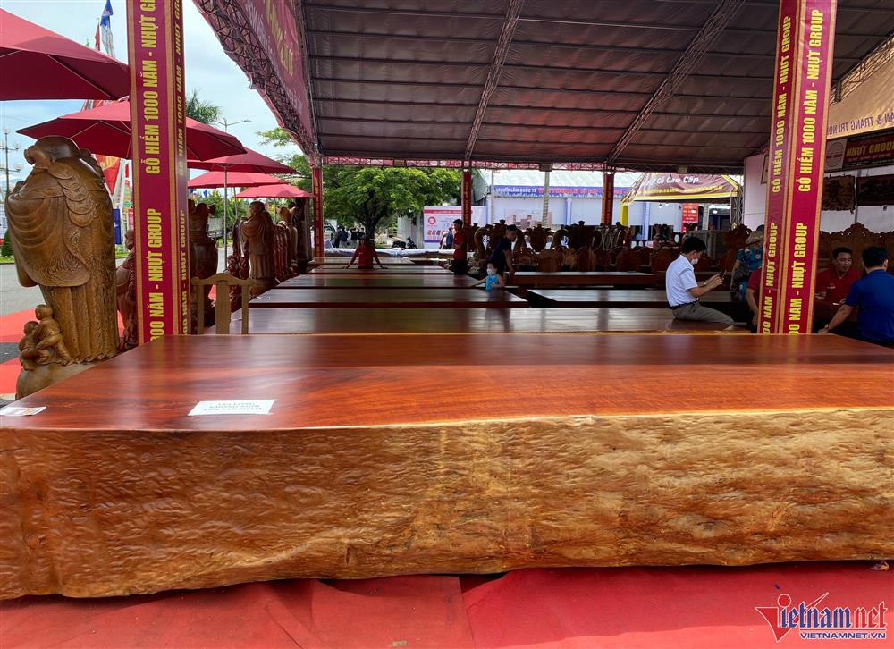 Những bộ bàn ghế gỗ nghìn năm tuổi giá tiền tỷ, đại gia mới dám tậu-10