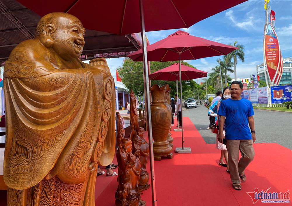 Những bộ bàn ghế gỗ nghìn năm tuổi giá tiền tỷ, đại gia mới dám tậu-12