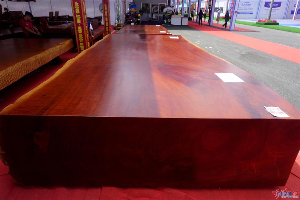Những bộ bàn ghế gỗ nghìn năm tuổi giá tiền tỷ, đại gia mới dám tậu-13
