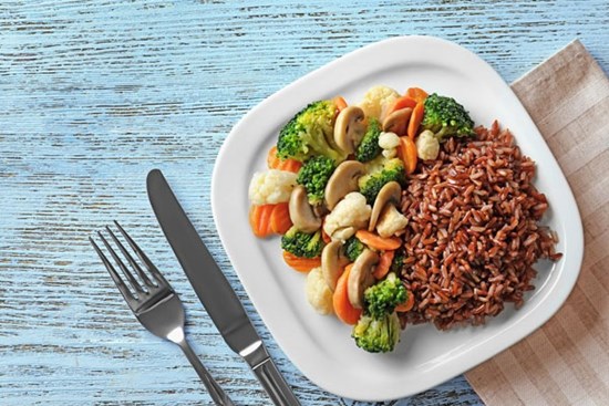 Cơm rang mà làm thế này thì ăn quanh năm không lo tăng cân: Thao tác đơn giản, không cần bàn về độ ngon