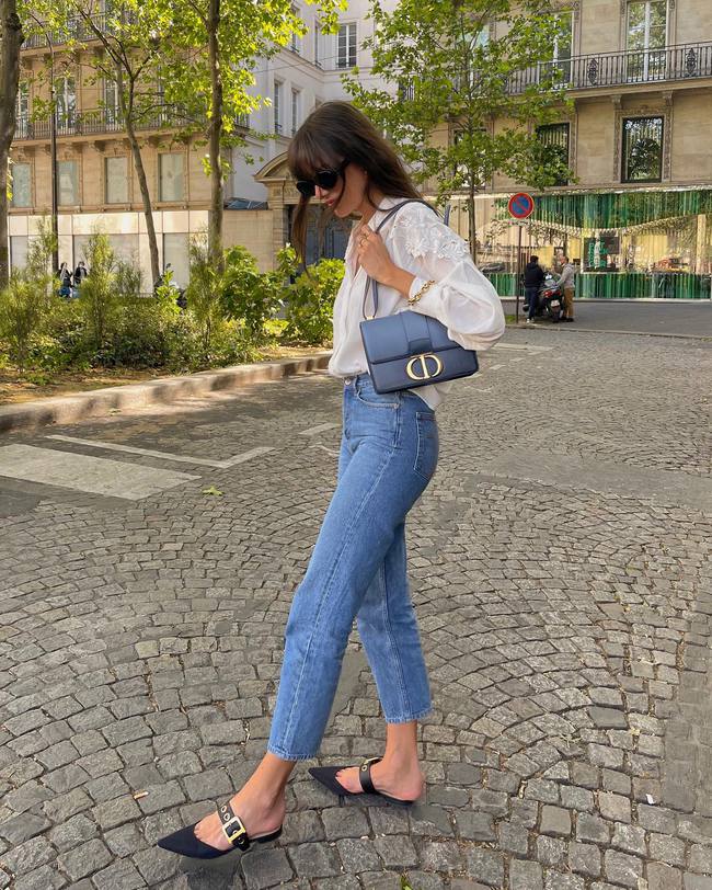 Quý cô người Pháp diện quần jeans ống đứng xuyên mùa hè, gợi ý 11 cách mặc siêu hợp nàng 30+-2