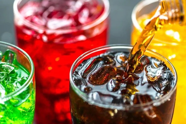 Trẻ dưới 4 tuổi uống loại nước này thường xuyên dễ dậy thì sớm thế nhưng tủ lạnh nhà nào cũng có-2