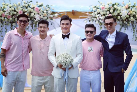 Thủ môn Bùi Tiến Dũng và vợ mới cưới vướng tin đồn mang bầu chưa xác nhận, bạn thân đã hé lộ giới tính?-1