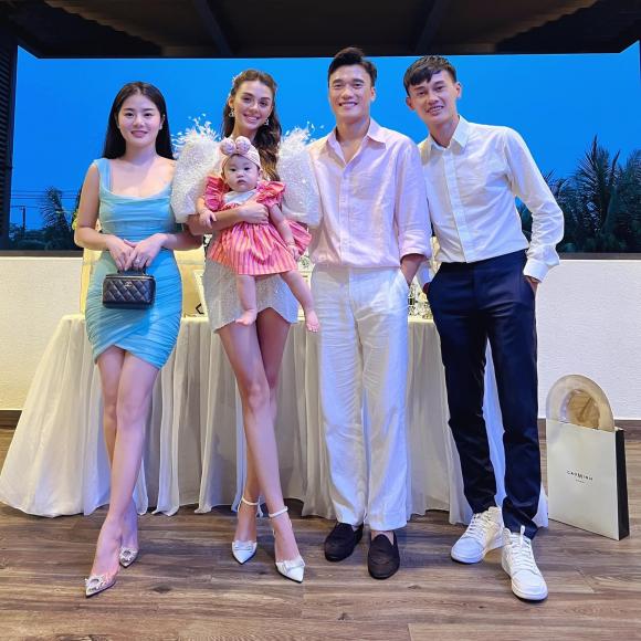 Thủ môn Bùi Tiến Dũng và vợ mới cưới vướng tin đồn mang bầu chưa xác nhận, bạn thân đã hé lộ giới tính?-2