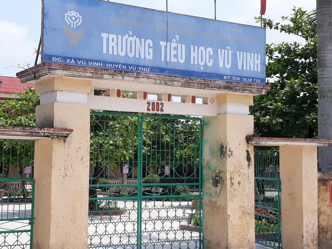 Học sinh lớp 1 bị cô giáo đánh tím tay vì đọc viết chưa thạo-2