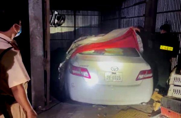 Phát hiện nhiều xe sang cất giấu ở khu vực biên giới-1