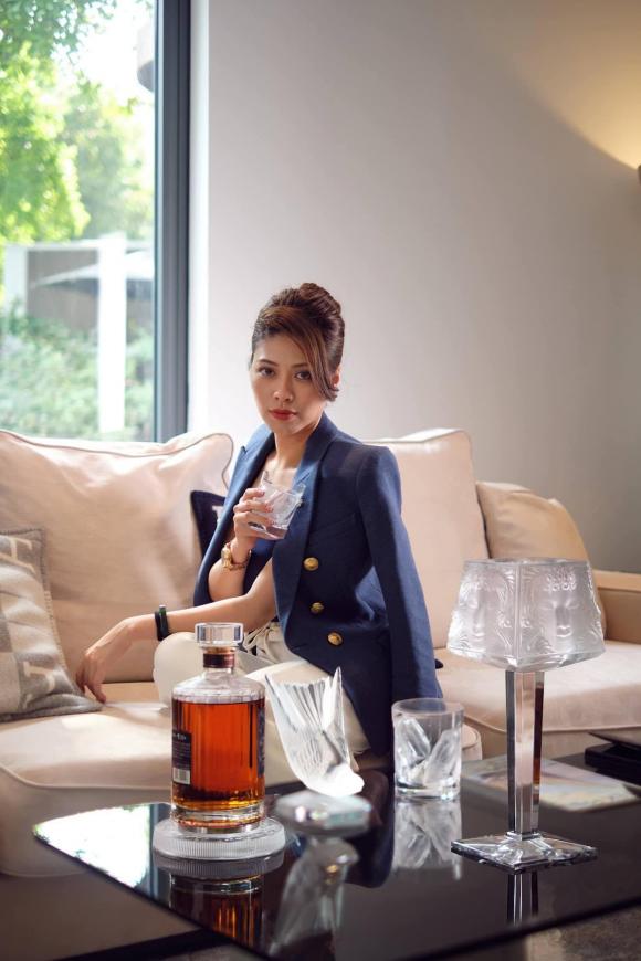 BTV Ngọc Trinh khoe thêm một số góc trong siêu biệt thự đẳng cấp, nhìn ai cũng mê!-1