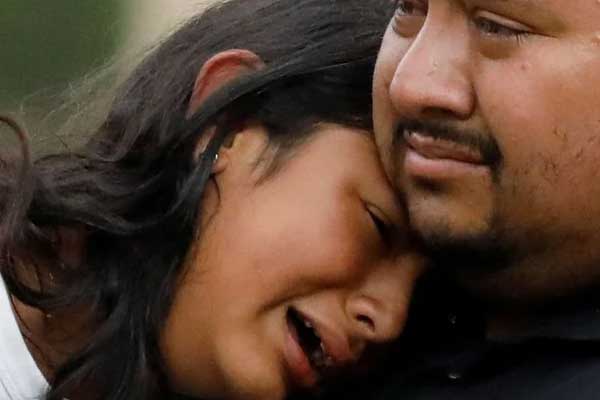 Nghi phạm xả súng trường tiểu học tại Mỹ từng khoe 2 khẩu súng trường trên Instagram-2