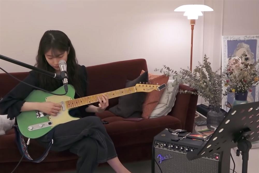 Bên trong căn hộ nữ tính, đầy nghệ thuật của cô gái tóc ngắn từng hẹn hò với Lee Dong Wook-13