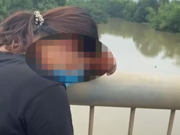 Phát hiện người mẹ dắt theo con trai 9 tuổi có ý định nhảy cầu tự tử-1