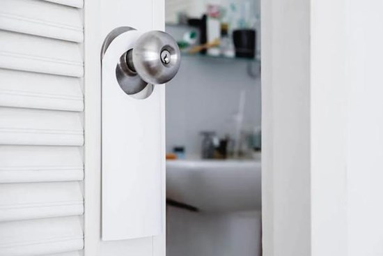 Khi không sử dụng phòng tắm nên đóng hay mở cửa? Không phải là mê tín, đọc xong nhớ nhắc gia đình làm đúng