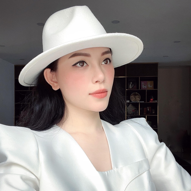 Linh Rin - em dâu tương lai của Tăng Thanh Hà: Mỹ nhân Hà thành sở hữu học vấn khủng, đang giữ chức Giám đốc trong tập đoàn nghìn tỷ-3
