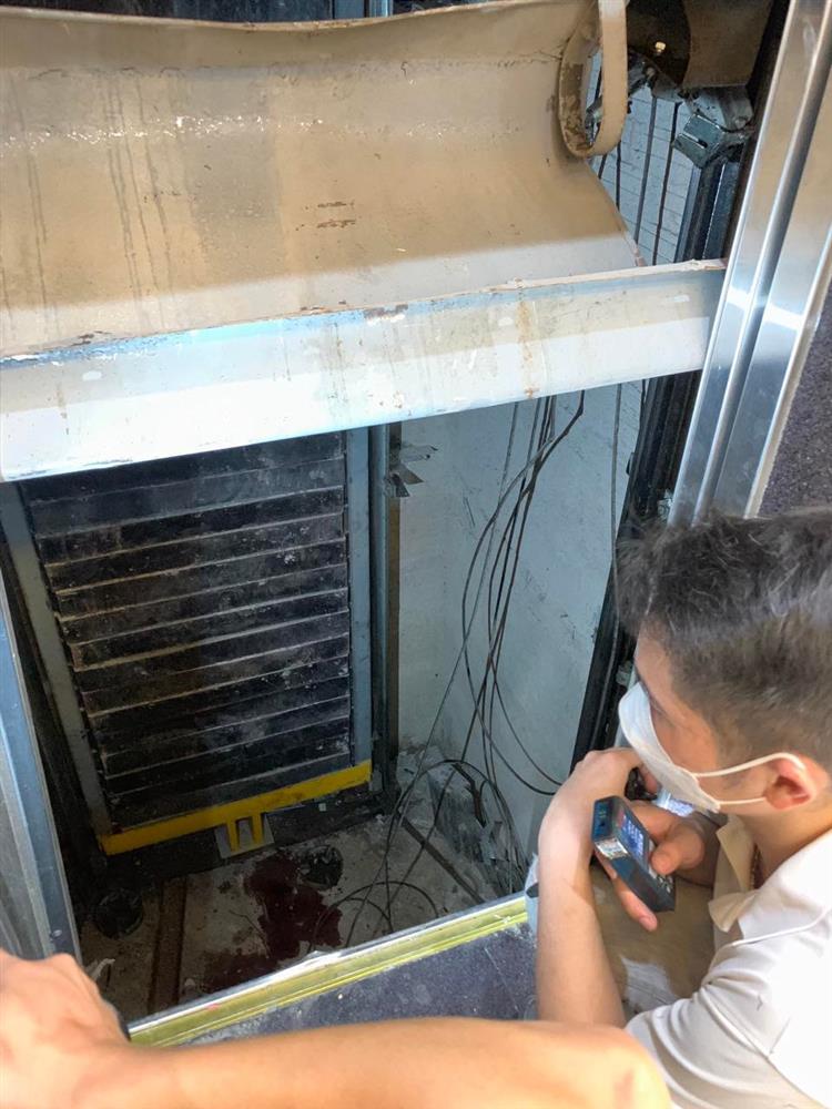Cận cảnh hiện trường vụ rơi thang máy ở Hà Nội, 2 nạn nhân tử vong khi đang sửa thang-3