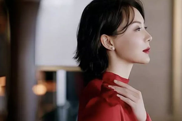 Vợ xúng xính váy áo đi họp lớp, biết lý do tôi sững người-1