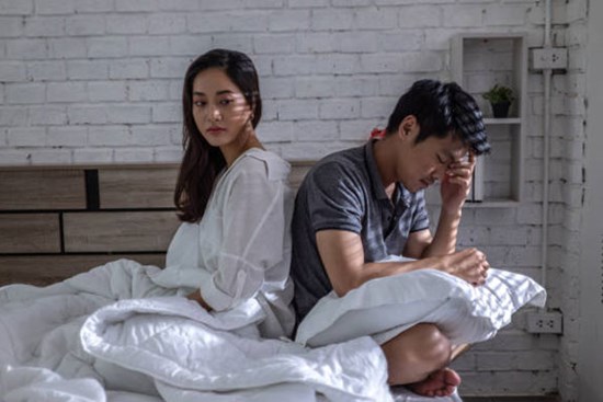 Theo đuổi mộng lấy chồng giàu, ngay đêm tân hôn khóc không thành tiếng vì bí mật của chồng