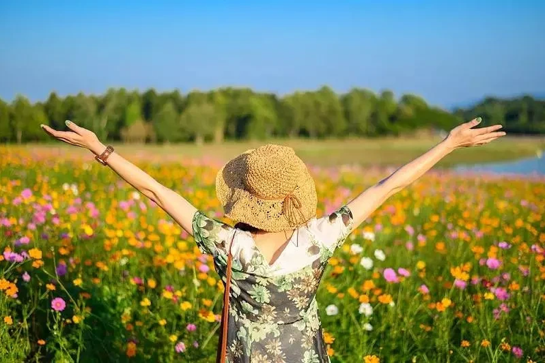 Vét hết cửa nhà cho vợ đi họp lớp: 2 năm dịch, cô ấy đã mệt mỏi quá rồi-1