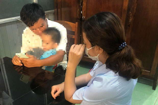 Vụ mẹ khai tử con 3 tuổi dù vẫn còn sống: Có nên giao con cho người cha chăm sóc?-1