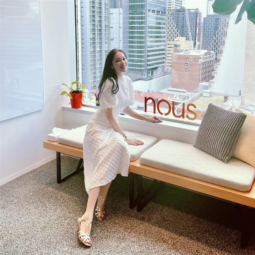 Giống Hà Tăng, Linh Rin sắp làm dâu hào môn nhưng chỉ giản dị diện lại đồ cũ-5