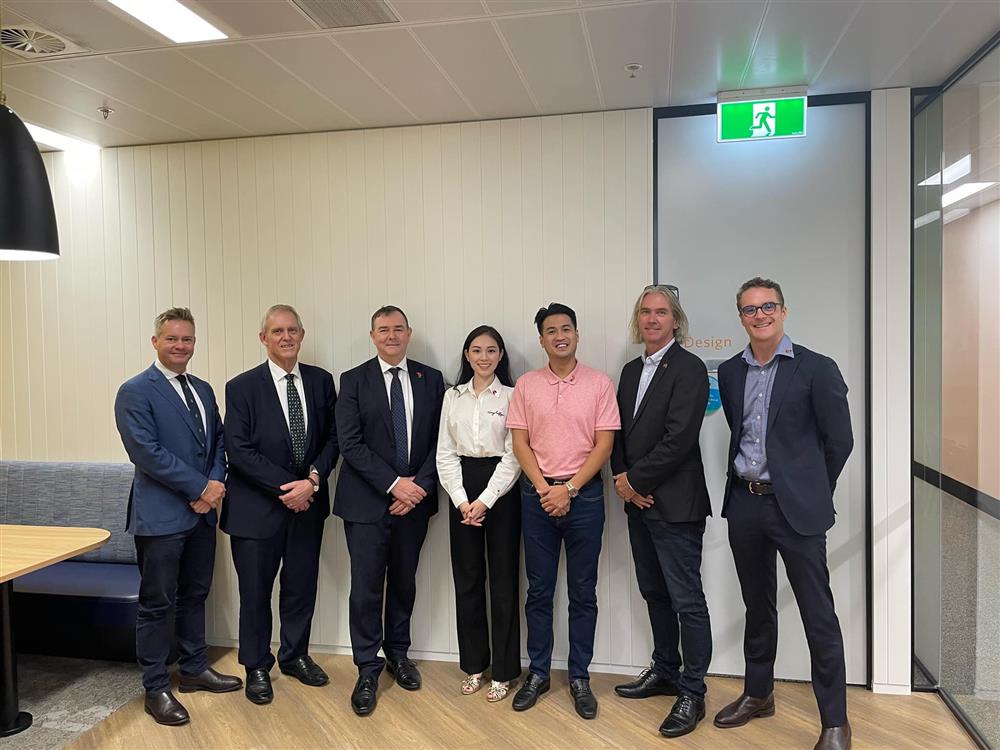 Giống Hà Tăng, Linh Rin sắp làm dâu hào môn nhưng chỉ giản dị diện lại đồ cũ-10