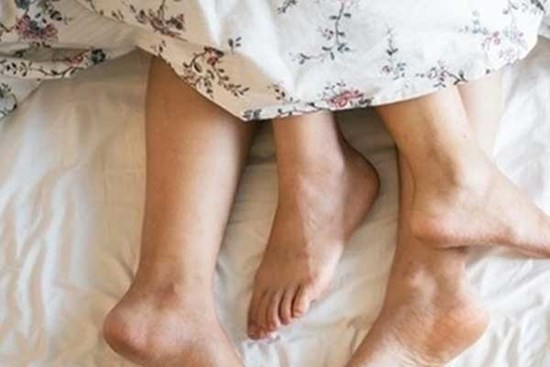 Cô gái 22 tuổi bất chấp luân thường đạo lý để
