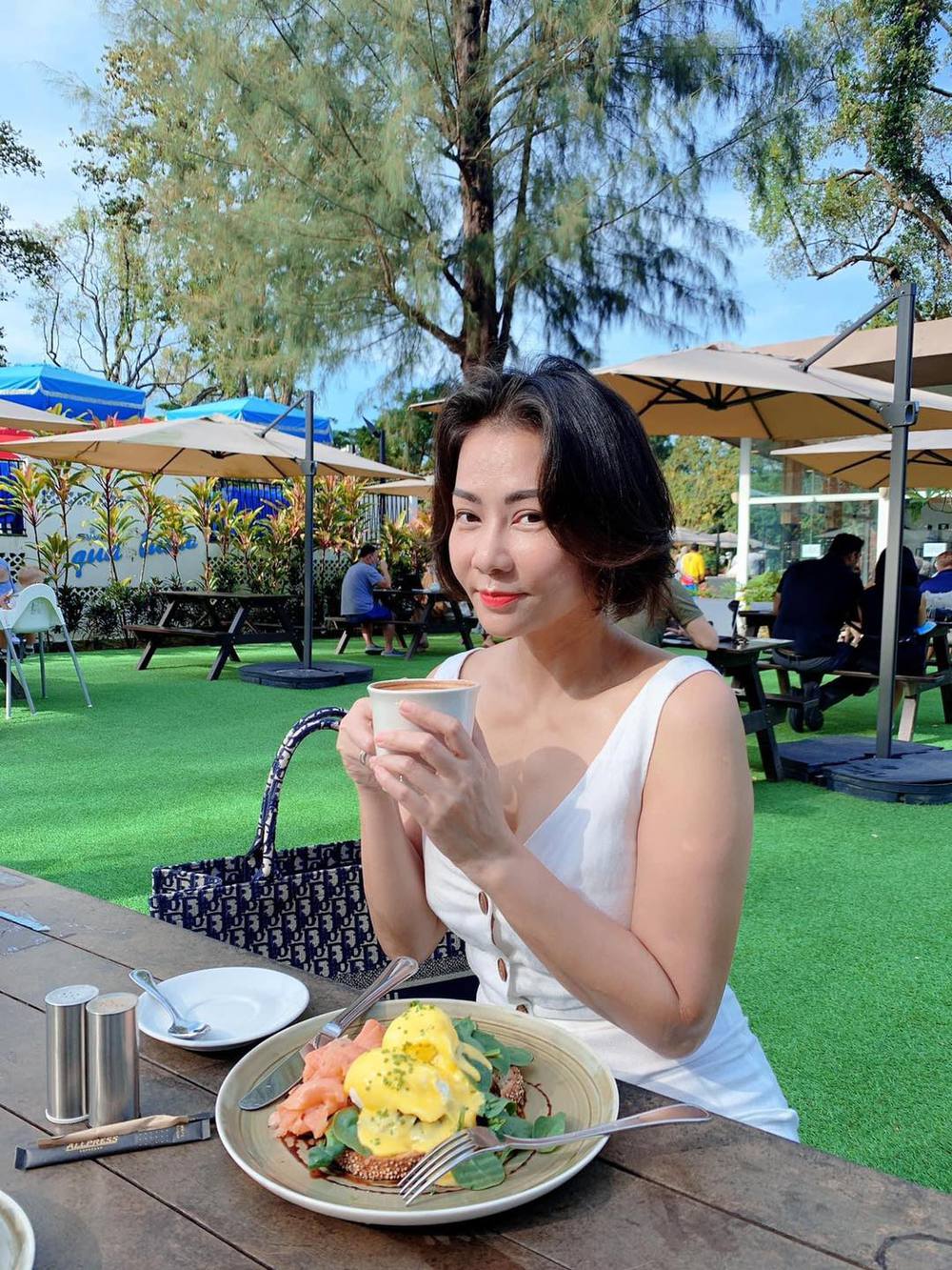 Cuộc sống của Thu Minh tuổi 45: Theo chồng định cư Singapore, đẹp tới mức bị nghi thẩm mỹ-9