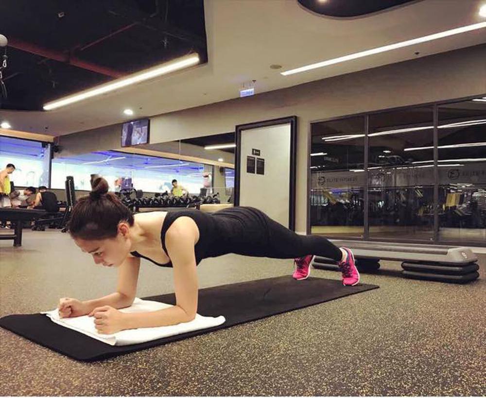 Cuộc sống của Thu Minh tuổi 45: Theo chồng định cư Singapore, đẹp tới mức bị nghi thẩm mỹ-7