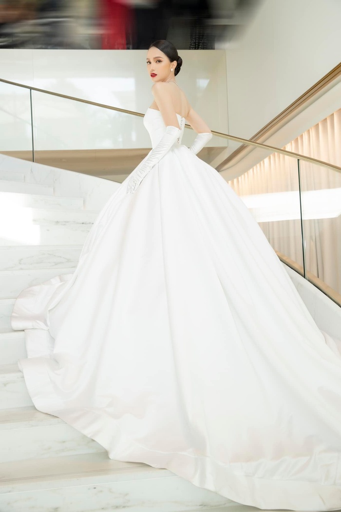 Hương Giang lên đồ lộng lẫy như cô dâu, tiếp bước Lý Nhã Kỳ tại LHP Cannes-4